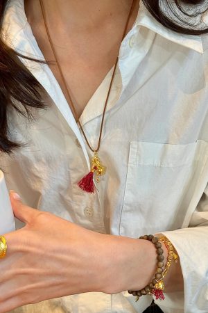 Vintage Chinese-Style Red Tassel Necklace - Small Horse Clavicle Chain, High-End Niche Jewelry for Sweaters