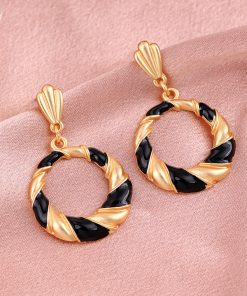 Vintage Curved Striped Silver Needle Stud Earrings for Women - Retro French Minimalist Oil Drop Design, Chic Ear Accessories