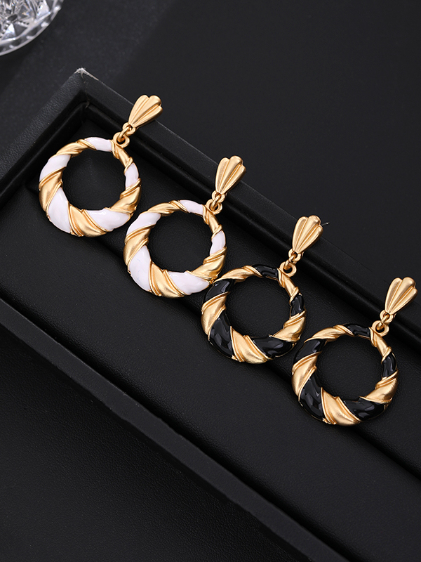 Vintage Curved Striped Silver Needle Stud Earrings for Women - Retro French Minimalist Oil Drop Design, Chic Ear Accessories