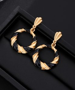 Vintage Curved Striped Silver Needle Stud Earrings for Women - Retro French Minimalist Oil Drop Design, Chic Ear Accessories