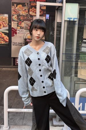 Vintage Diamond Pattern Cardigan Sweater for Women - High-End Wool Knitwear, Slimming Fit, Trendy Autumn and Spring Layering