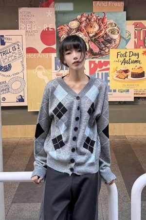 Vintage Diamond Pattern Cardigan Sweater for Women - High-End Wool Knitwear, Slimming Fit, Trendy Autumn and Spring Layering