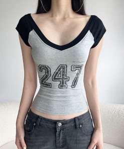 Vintage Distressed Digital Print Raglan Sleeve T-shirt - Low V-neck Slim Fit Short Top for Casual Street Style Fashion