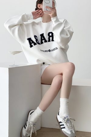Vintage Drop Shoulder Casual Sweatshirt for Women with Patch Embroidery, Round Neck Pullover - Perfect for Spring and Autumn Fashion
