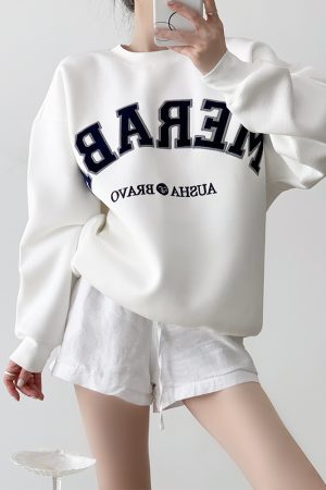 Vintage Drop Shoulder Casual Sweatshirt for Women with Patch Embroidery, Round Neck Pullover - Perfect for Spring and Autumn Fashion