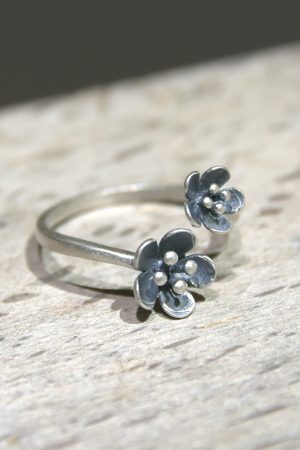 Vintage Ethnic Style Silver Flower Ring - Adjustable Artistic Fashion Jewelry for Women