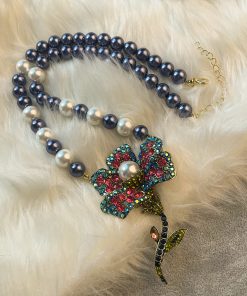 Vintage Exaggerated Floral Pearl Necklace for Women - Retro Clavicle Chain, High-End Sweater Accessory for Autumn & Winter