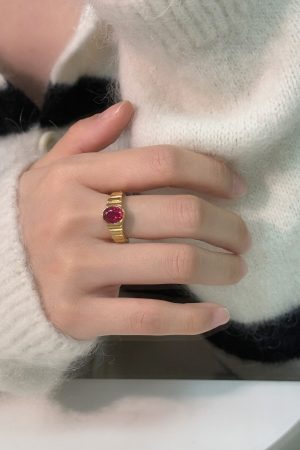 Vintage Floating French Imitation Ruby Ring for Women, Niche Design, High-End Titanium Steel, Non-Fading Jewelry Statement Piece