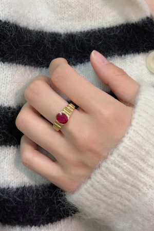 Vintage Floating French Imitation Ruby Ring for Women, Niche Design, High-End Titanium Steel, Non-Fading Jewelry Statement Piece
