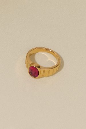 Vintage Floating French Imitation Ruby Ring for Women, Niche Design, High-End Titanium Steel, Non-Fading Jewelry Statement Piece