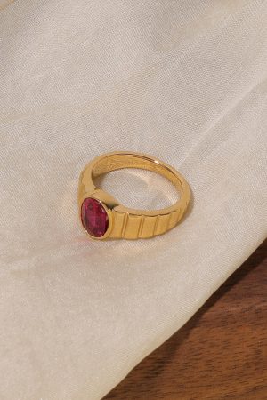 Vintage Floating French Imitation Ruby Ring for Women, Niche Design, High-End Titanium Steel, Non-Fading Jewelry Statement Piece