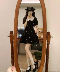 Vintage French Bow Embroidered Doll Collar Dress for Women, Waist-Cinching Hepburn Style, Little Black Summer Dress