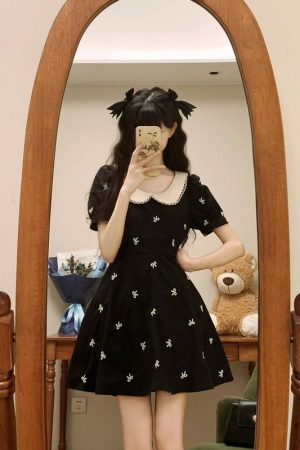 Vintage French Bow Embroidered Doll Collar Dress for Women, Waist-Cinching Hepburn Style, Little Black Summer Dress