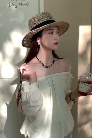 Vintage French Hollowed-Out Flat-Brimmed Straw Jazz Hat for Women - Ideal for Beach Vacations, Sun Protection, and Photo Shoots