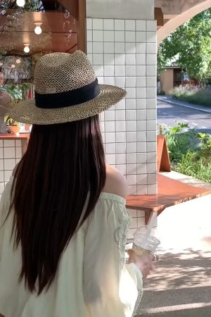 Vintage French Hollowed-Out Flat-Brimmed Straw Jazz Hat for Women - Ideal for Beach Vacations, Sun Protection, and Photo Shoots