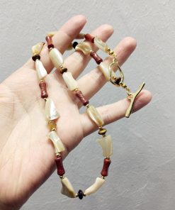 Vintage French Irregular Geometric Shell Bead Necklace - High-End Temperament Clavicle Chain Accessory