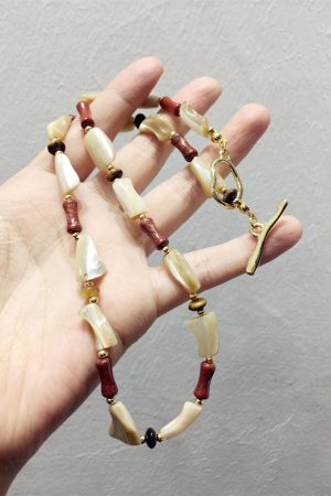 Vintage French Irregular Geometric Shell Bead Necklace - High-End Temperament Clavicle Chain Accessory