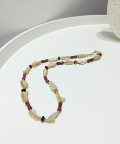 Vintage French Irregular Geometric Shell Bead Necklace - High-End Temperament Clavicle Chain Accessory