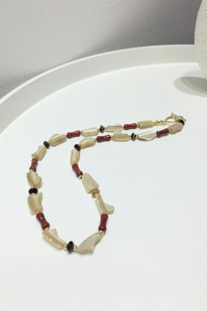 Vintage French Irregular Geometric Shell Bead Necklace - High-End Temperament Clavicle Chain Accessory