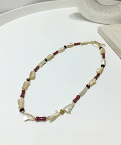 Vintage French Irregular Geometric Shell Bead Necklace - High-End Temperament Clavicle Chain Accessory