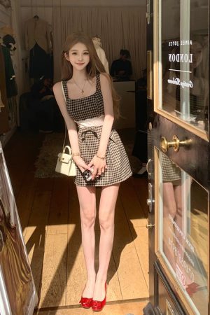 Vintage French-Style Checkered Dress for Women with Square Collar, Spliced Lace, Bow, and Short Skirt - Perfect for Summer