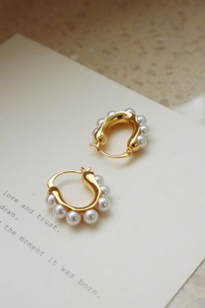 Vintage French-Style Gold-Plated Round Pearl Earrings - High-End European-American Minimalist Fashion for Commuting