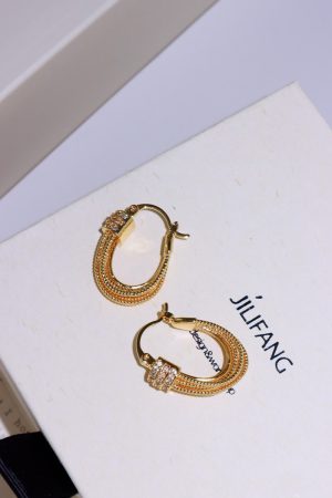 Vintage French-Style Multi-Layer Twisted Oval Ear Clips with Micro-Inlaid Diamonds - High-End Niche Design Earrings