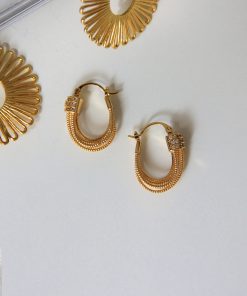 Vintage French-Style Multi-Layer Twisted Oval Ear Clips with Micro-Inlaid Diamonds - High-End Niche Design Earrings