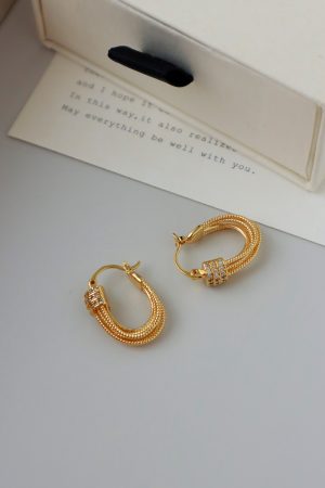 Vintage French-Style Multi-Layer Twisted Oval Ear Clips with Micro-Inlaid Diamonds - High-End Niche Design Earrings