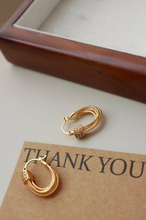 Vintage French-Style Multi-Layer Twisted Oval Ear Clips with Micro-Inlaid Diamonds - High-End Niche Design Earrings