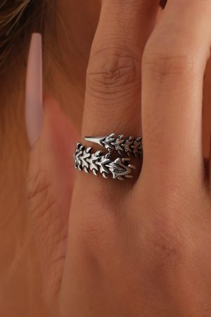 Vintage Geometric Skull Ring - Adjustable Open Spine Bone Design, High-End Light Luxury for European and American Styles