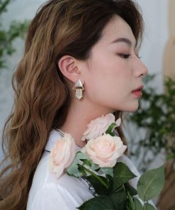 Vintage Geometric Triangular Cat-Eye Stone Earrings with White Tassel, Floating FLOAT Design, High-End Ear Clips for Women