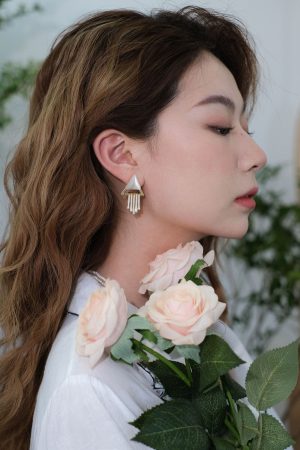 Vintage Geometric Triangular Cat-Eye Stone Earrings with White Tassel, Floating FLOAT Design, High-End Ear Clips for Women