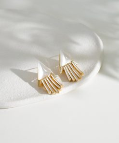 Vintage Geometric Triangular Cat-Eye Stone Earrings with White Tassel, Floating FLOAT Design, High-End Ear Clips for Women