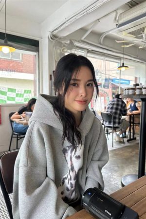 Vintage Gray Hooded Sweatshirt for Women with Fleece, Polka Dot Dog Print, High Street Style, Casual Fall Fashion Hoodie