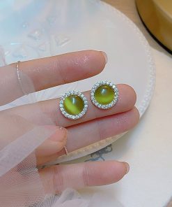 Vintage Green Cat's Eye Stone Earrings for Women - High-End Light Luxury Round Design, Fresh Niche Style Gift