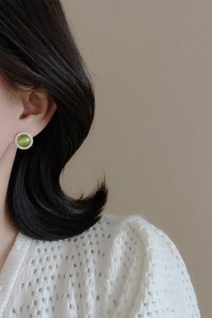 Vintage Green Cat's Eye Stone Earrings for Women - High-End Light Luxury Round Design, Fresh Niche Style Gift