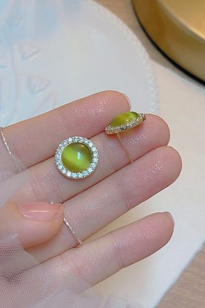 Vintage Green Cat's Eye Stone Earrings for Women - High-End Light Luxury Round Design, Fresh Niche Style Gift