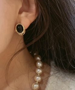 Vintage High-End Black Agate Earrings - Niche Design Versatile Ear Clips for Timeless Elegance