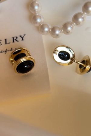Vintage High-End Black Agate Earrings - Niche Design Versatile Ear Clips for Timeless Elegance