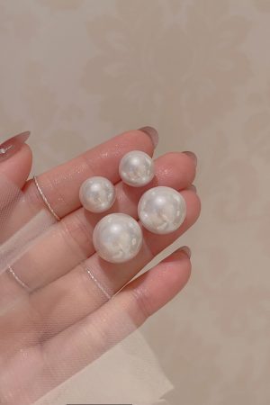 Vintage High-End Large Pearl Ear Studs for Slimming Face in Classic Hong Kong Style - Trendy Blogger Inspired Ear Clips