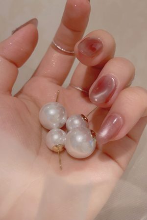 Vintage High-End Large Pearl Ear Studs for Slimming Face in Classic Hong Kong Style - Trendy Blogger Inspired Ear Clips
