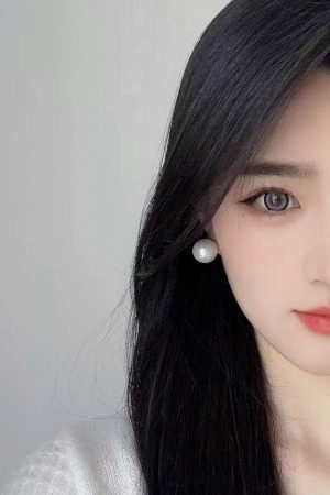 Vintage High-End Large Pearl Ear Studs for Slimming Face in Classic Hong Kong Style - Trendy Blogger Inspired Ear Clips