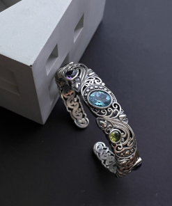 Vintage Hollow Carved Blue Topaz Bracelet for Women - 2025 Retro High-End Jewelry, Exquisite Versatile Design