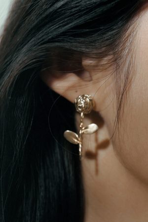 Vintage Hydrangea Flower Earrings for Women | Simple Romantic Rose Design | Long Slimming Style | Ideal for 90s and Y2K Fashion