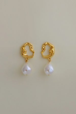 Vintage-Inspired 18K Gold-Plated Baroque Pearl Long Earrings with Hollow Lava Design, Elegant Statement Jewelry