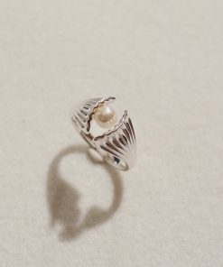 Vintage-Inspired Adjustable S925 Pure Silver Shell Ring for Elegant Ladies - High-End Niche Jewelry