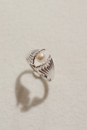 Vintage-Inspired Adjustable S925 Pure Silver Shell Ring for Elegant Ladies - High-End Niche Jewelry
