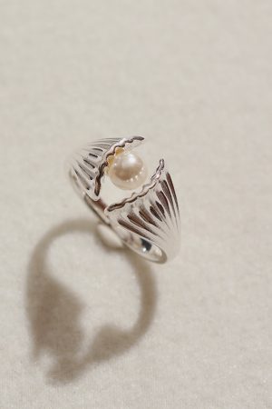 Vintage-Inspired Adjustable S925 Pure Silver Shell Ring for Elegant Ladies - High-End Niche Jewelry