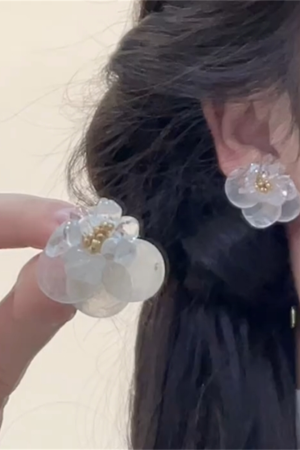 Vintage-Inspired Crystal Flower Shell Earrings - French Niche Design, Light Luxury Drop Style, Fairy Aesthetic